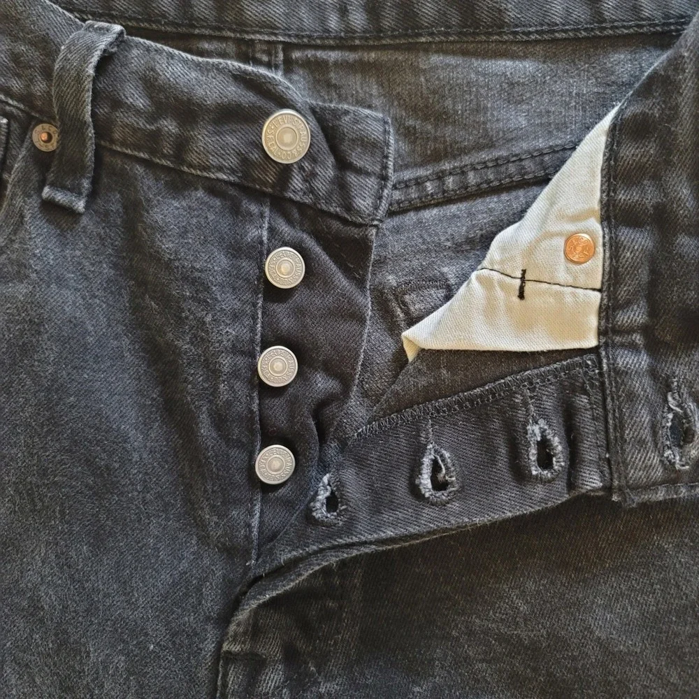 Levi's 501 Original Fit Jeans Mens 32x30 Black Straight Leg‎ Button Fly Denim